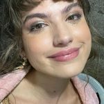 Giovanna Grigio Instagram - É amanhã!!!! 22 de setembro, @perdidafilme estreia OFICIALMENTE na @disneyplusbr e na @starplusbr ! Eu tenho MUITO orgulho desse filme, e fico muito feliz que finalmente vocês vão poder assisti-lo em casa! 🤍 (E de presentinho pra vocês algumas pérolas dos nossos bastidores que eu sei que vocês amam)