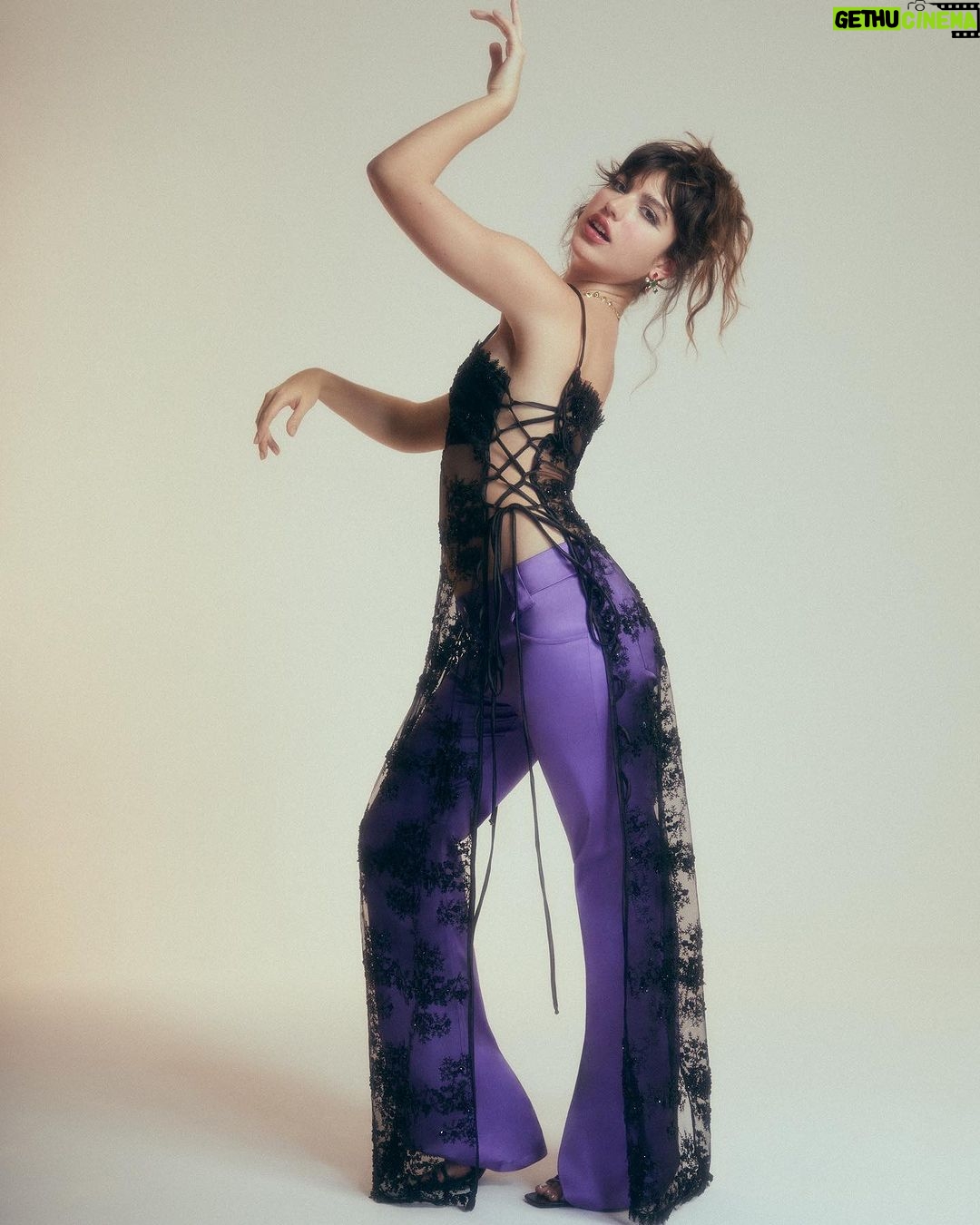 Giovanna Grigio Instagram - @glamourbrasil đ€ i love it Foto: @robertoamartini assistĂȘncia: @gvazguimaraes Styling: @marinaaaaaaaaaaaaaa_ assistĂȘncia: @maryvii_ Beauty: @mauromarcos assistĂȘncia: @euotavioh @danytavarescomunicacao @actorsearts