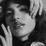 Giovanna Grigio Instagram - @marieclairebr 🤍 . . . Foto: @robertoamartini assistência: @gvazguimaraes Styling: @marinaaaaaaaaaaaaaa_ assistência: @maryvii_ Beauty: @mauromarcos assistência: @euotavioh @danytavarescomunicacao @actorsearts