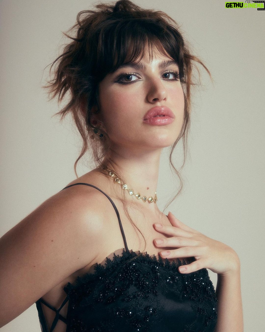 Giovanna Grigio Instagram - @glamourbrasil đ€ i love it Foto: @robertoamartini assistĂȘncia: @gvazguimaraes Styling: @marinaaaaaaaaaaaaaa_ assistĂȘncia: @maryvii_ Beauty: @mauromarcos assistĂȘncia: @euotavioh @danytavarescomunicacao @actorsearts