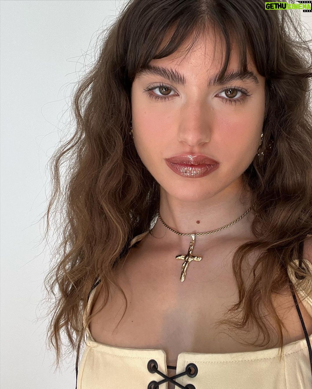 Giovanna Grigio Instagram - beauty de hoje, de algumas das fotos lindas que eu fiz, com essa equipe maravilhosa! š¤š¦¢ . . . @danytavarescomunicacao @robertoamartini @mauromarcos @marinaaaaaaaaaaaaaa_ @gvazguimaraes @maryvii_ @euotavioh @janegrigio