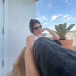 Giovanna Grigio Instagram - minha casa no Rio é o @belmondcopacabanapalace e eu me sinto uma princesa moderna por poder me hospedar lá, num hotel tão histórico como afetuoso, onde o passado e o futuro se encontram 🤍 obrigada @laurosoliveira por sempre me receber com tanto carinho, meus cafés da manhã com você são sempre mais gostosos! #100doCopa Copacabana Palace, A Belmond Hotel