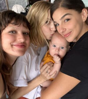 Giovanna Grigio Instagram - quando nascem dois bebês, nascem duas titias ♥️ 

Mel e Bento, amores das titias, agora vocês vão ter que me aguentar!