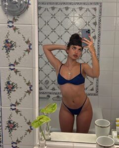 Giovanna Grigio Instagram - nascidos no verão gritam “eu!” 💙 Copacabana Palace