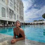 Giovanna Grigio Instagram - passei os dias mais lindos no @belmondcopacabanapalace , que delícia poder viver de perto esse pedacinho da história do Rio, que me recebeu tão bem e que eu já posso chamar de casa! 🤍 #100docopa Copacabana Palace
