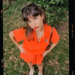 Giovanna Grigio Instagram - A @filabr me enviou a nova coleção Dolce vita que remete ao verão italiano, e ao mesmo tempo a herança da marca com muita elegância. Perfeita para passar esse final de ano com muuito estilo e presentar alguém que você ama. Vem checar essas peças no site da FILA e usar meu cupom de desconto: GIGIGRIGIO15 🤍 *publi