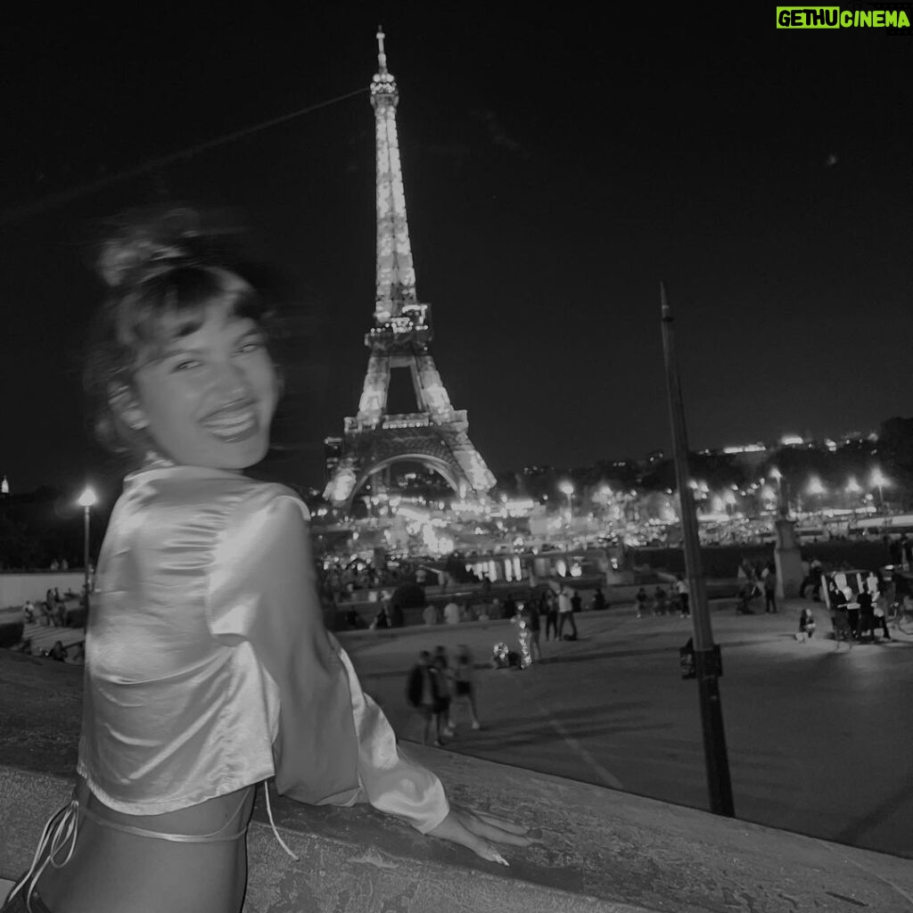Giovanna Grigio Instagram - 🤍 Tour Eiffel