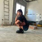Giovanna Grigio Instagram - photoshoot na obra q ta ficando a coisa mais linda da VIDA, tudo graças aos profissionais maravilhosos que estão cuidando de tudo pra que minha casa fique perfeita 🤍 @modacom__ @jackiebritto @steinruiz @2rconstrucaoereforma