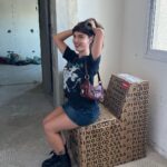 Giovanna Grigio Instagram - photoshoot na obra q ta ficando a coisa mais linda da VIDA, tudo graças aos profissionais maravilhosos que estão cuidando de tudo pra que minha casa fique perfeita 🤍 @modacom__ @jackiebritto @steinruiz @2rconstrucaoereforma