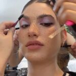 Giovanna Grigio Instagram - Ontem fiz ✨25✨ anos e a crise do 1/4 de século me pegou de jeito! Esses últimos anos foram intensos, difíceis e bonitos demais! Conheci pessoas maravilhosas, fui a lugares que antes só existiam nos meus sonhos, me redescobri incontáveis vezes como pessoa, me vi crescer como artista, lidei carinhosamente com a depressão que eu descobri que me acompanha há mais de um ano. Chorei, ri, senti demais, senti de menos, fiz merda, e gracias a dios que vivi intensamente tudo isso! Porque eu vim pra esse mundo pra viver cada segundo que eu tenho pra mim! Obrigada a todos pelas mensagens de carinho! 🤍sejamos felizes!