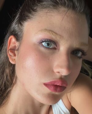 Giovanna Grigio Instagram - my name…. my name is Bella Hadid ✨