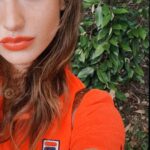 Giovanna Grigio Instagram - A @filabr me enviou a nova coleção Dolce vita que remete ao verão italiano, e ao mesmo tempo a herança da marca com muita elegância. Perfeita para passar esse final de ano com muuito estilo e presentar alguém que você ama. Vem checar essas peças no site da FILA e usar meu cupom de desconto: GIGIGRIGIO15 🤍 *publi