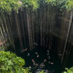 Giovanna Grigio Instagram - Fui a Chichén Itzá e Cobá, conheci os cenotes, aprendi sobre a cultura maya, encontrei pessoas especiais e me conectei com a espiritualidade, tudo isso na melhor companhia (te amo irmã @gabimedvedovski ) e com a ajuda da @outsidertours que nos ajudou a organizar a viagem de férias que a gente queria (e precisava)! Gracias a todos de La península de Yucatán por recibirnos con tanto cariño y cuidado, ojalá regresemos pronto! 🤍 Chichén-Itzá