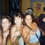 Giovanna Grigio Instagram - fui pras europas pra me apaixonar por essas brazucas ♥️ 📷 @bia_facchin