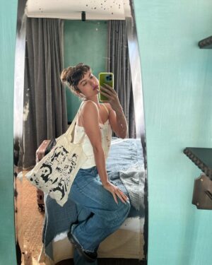 Giovanna Grigio Instagram - Merci beaucoup @babel.belleville por me receberem com tanto carinho! delícia saber que tenho um lugar tão charmoso pra chamar de casa em Paris🤍