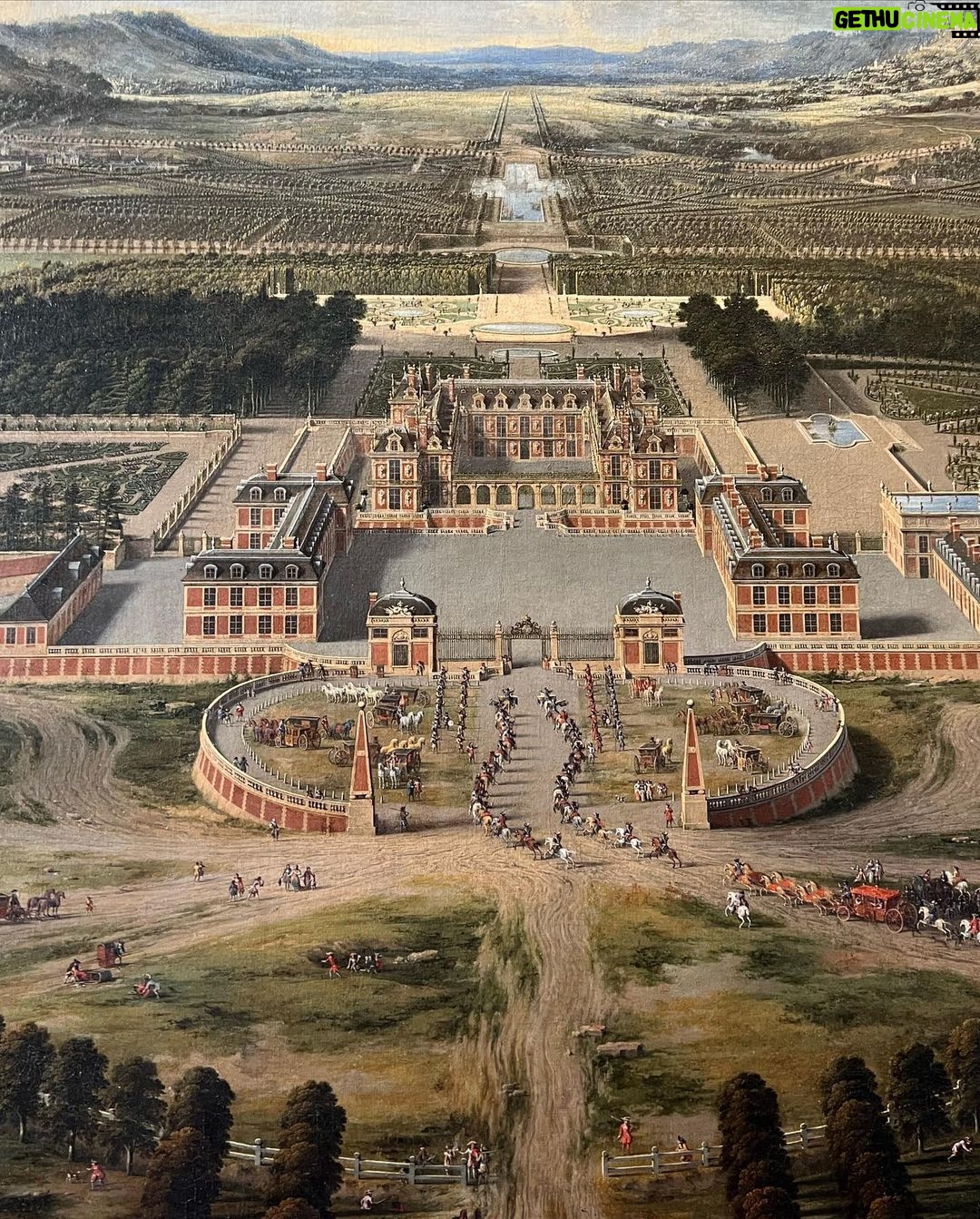 Giovanna Grigio Instagram - Meu lance é sair por aí fingindo que eu sou princesa :) Château de Versailles