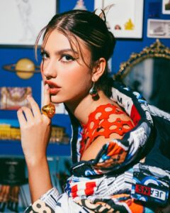 Giovanna Grigio Instagram - gracias @meraakmagazine ♥️ Foto: @mateusaguiar Beauty: @hevesbeauty @felipeacciole Styling: @joaoribeiroo Assis. Styling: @lucasabinno Produção: @gabiliisboa