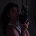 Giovanna Grigio Instagram - Agora sou mãe de planta 🌱 aqui pra nossa casa escolhemos todos os vasos na @vasapdesign desde os miudinhos, até esses grandões onde plantamos jabuticabeiras no nosso jardim! E além da beleza, o grande diferencial foi saber que todas essas peças são feitas de plástico 100% reciclado! Agora a única coisa que falta é eu aprender a cuidar das minhas filhas 🌿🌵🪴porque com as casinhas delas eu não tenho mais que me preocupar! Vasos: @vasapdesign Gestão de Projetos: @jackiebritto @modacom__ Projeto: @steinruiz Reforma: @2rconstrucaoereforma