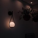 Giovanna Grigio Instagram - se tem uma coisa que eu aprendi fazendo a decoração da casa nova, foi que a iluminação é a parte mais importante na hora de trazer vida aos ambientes. A @nordecoroficial foi responsável por toda a iluminação de casa, nem couberam todos os detalhes lindos aqui, porque são muitos! Eu sempre curti mais uma iluminação quente e estávamos atrás de um design descolado! E com certeza ficou tudo do jeitinho que a gente queria 💛 Iluminação: @nordecoroficial Gestão de Projetos: @jackiebritto @modacom__ Projeto: @steinruiz Reforma: @2rconstrucaoereforma