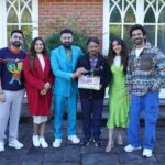 Gippy Grewal Instagram - Carry On Jatta franchise is back with a new twist 😎 Panorama Studios & Humble Motion Pictures Presentation “Carry On Jattiye”💃 Shoot begins in London 🙏🏻 @gippygrewal @sargunmehta @jasminbhasin2806 @whosunilgrover @jaswinderbhalla @officialnasirchinyoti @nirmalrishiofficial @officialrupinderrupi @smeepkang @panorama_studios @humblemotionpictures @ravneetgrewalofficial @kumarmangatpathak @abhishekpathakk @chhatwanimurli @sanju_r_joshi @kambojsukha @bhana_l.a @vinodaswal13 @hardeepdullat13 @divaydhamija @antrikshantrix @mehtaman_ @hashtagstudiosuk