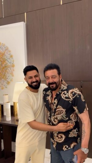 Gippy Grewal Instagram - Maujaan Hi Maujaan With @duttsanjay Bhaji 🤗
Love you big bro ❤️

@amardeepsgrewal @binnudhillons @vinodaswal13
