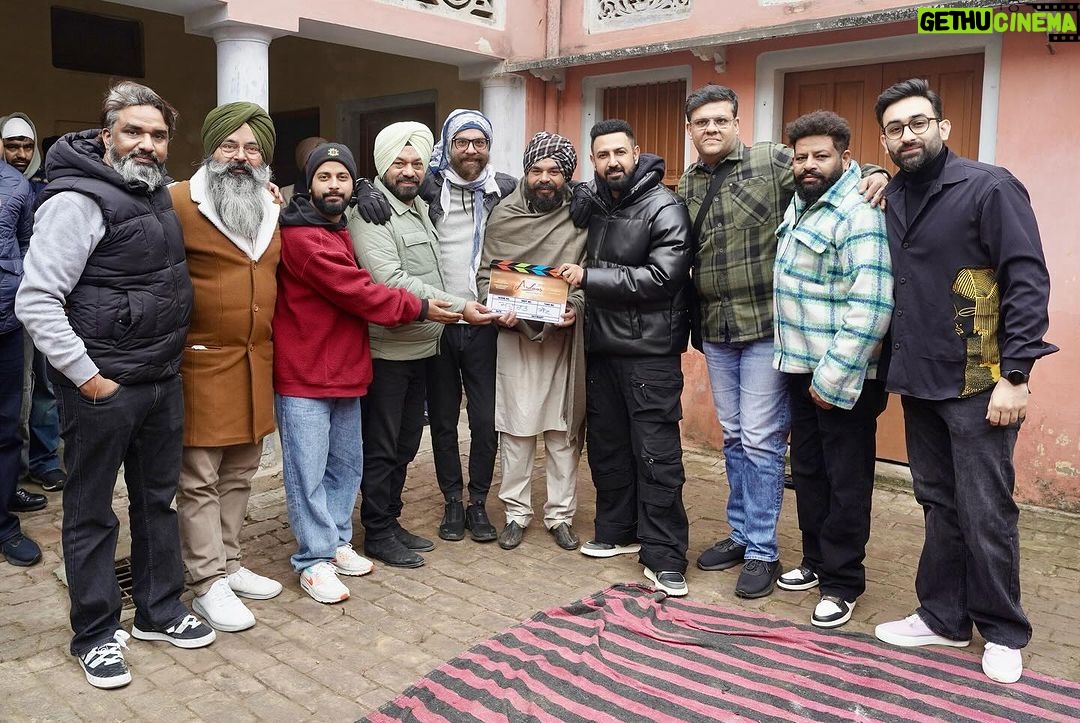 Gippy Grewal Instagram - Panorama Studios & Humble Motion Pictures Present “Ardaas Sarbat De Bhale Di”, Third instalment of Ardaas, Shoot begins 🙏🏻🙏 @gippygrewal @ghuggigurpreet @jasminbhasin2806 @princekanwaljitsinghofficial @bal_deo @kumarmangatpathak @abhishekpathakk @humblemotionpictures @raghveerboliofficial @nirmalrishiofficial @malkeetrauni @sardarsohiofficial @realranajungbahadur @jaggisinghofficial @urshappyraikoti @ravindermand1 @jassilongowalia @bhana_l.a @vinodaswal13 @hardeepdullat13 @kambojsukha @panorama_studios @chhatwanimurli @divaydhamija