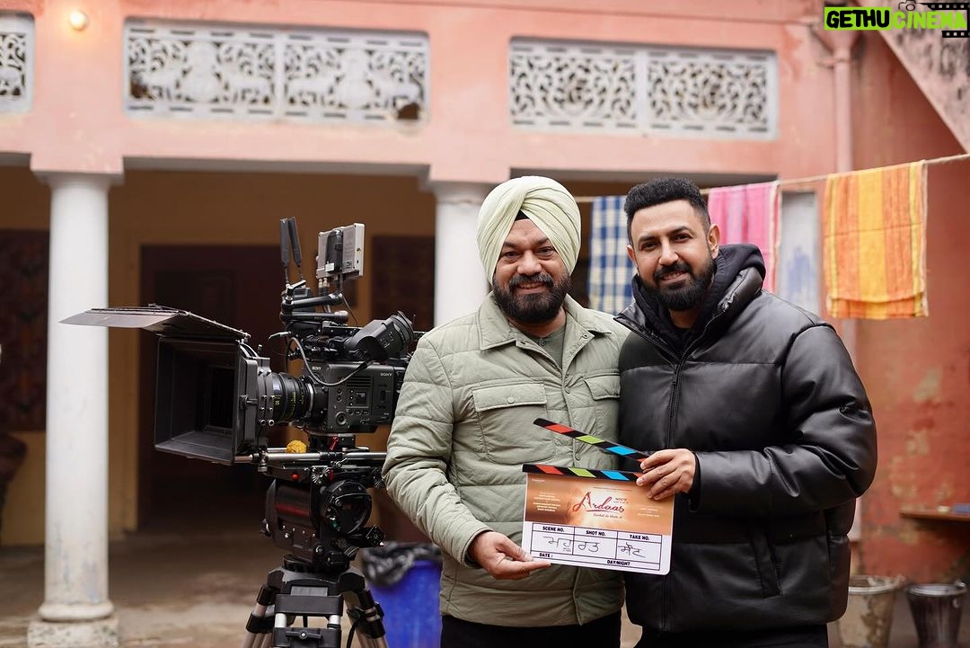 Gippy Grewal Instagram - Panorama Studios & Humble Motion Pictures Present “Ardaas Sarbat De Bhale Di”, Third instalment of Ardaas, Shoot begins 🙏🏻🙏 @gippygrewal @ghuggigurpreet @jasminbhasin2806 @princekanwaljitsinghofficial @bal_deo @kumarmangatpathak @abhishekpathakk @humblemotionpictures @raghveerboliofficial @nirmalrishiofficial @malkeetrauni @sardarsohiofficial @realranajungbahadur @jaggisinghofficial @urshappyraikoti @ravindermand1 @jassilongowalia @bhana_l.a @vinodaswal13 @hardeepdullat13 @kambojsukha @panorama_studios @chhatwanimurli @divaydhamija