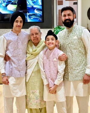 Gippy Grewal Instagram - Shukar Dateya 🙏