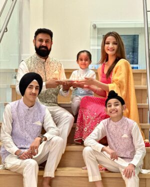 Gippy Grewal Instagram - Shukar Dateya 🙏