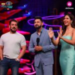Gippy Grewal Instagram - Carry On Jatta 3 x Bigg Boss 🔥 See you all Today 9 Pm At @officialjiocinema #Carryonjatta3 @gippygrewal @beingsalmankhan @sonambajwa @krushna30 @humblemotionpictures @carryonjattamovie