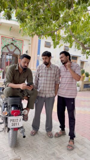Gippy Grewal Instagram - 2 Dil bande de 🤣🤣🤣

 #gippygrewal  @ravindermand1 @amritamby