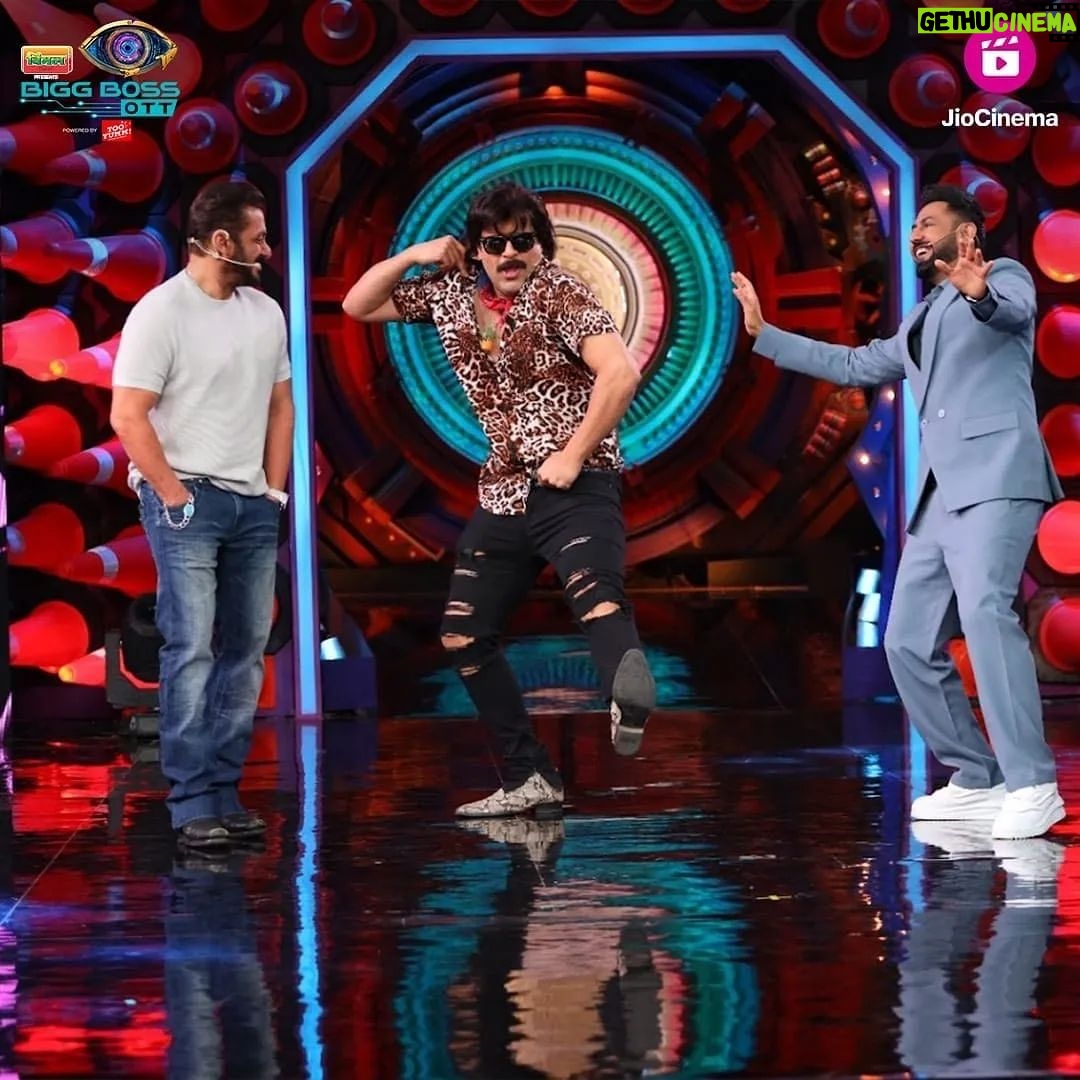 Gippy Grewal Instagram - Carry On Jatta 3 x Bigg Boss 🔥 See you all Today 9 Pm At @officialjiocinema #Carryonjatta3 @gippygrewal @beingsalmankhan @sonambajwa @krushna30 @humblemotionpictures @carryonjattamovie