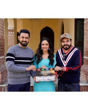 Gippy Grewal Instagram - ਖੜਕਾ ਤਾਂ ਹੋਊਗਾ 🔥 

After the success of Warning , ਲੈਕੇ ਆ ਰਹੇ ਇੱਕ ਵਾਰ ਫੇਰ Warning 2 ⚠️

#warning2 In Cinemas On 2nd Feb 2024 🙏

@gippygrewal @jasminbhasin2806 @princekanwaljitsingh 
@amarhundal1 @bal_deo @dheerajkkumar @humblemotionpictures @warning_humblemotion @kambojsukha @bhana_l.a @hardeepdullat13