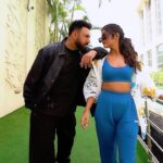 Gippy Grewal Instagram - Nakhre mere de vich mundeya dekh tabahi kinni aa… 😎 keep loving this ‘Jung’ guys🫰🏼 Love you all ❤️ #jung #gippygrewal #priyankachaharchoudhary
