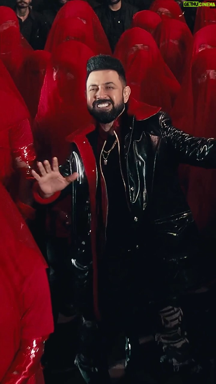 Gippy Grewal Instagram - “Nabbe - Nabbe 90- 90” Full Video Out Now 🔥 *JATT NU CHUDAIL TAKRI 15th March 2024, In Theatres Near You…* @sargunmehta @gippygrewal @jasminesandlas @roopigill_ @sagarmuzic7 @bunny555__ @hunny777__ @amberdeepsingh @vikas.vashisht @jaani777 @arvindrkhaira @ravidubey2312 @i_sumit_kumar @dreamiyata @desimelodies @omjeegroupofficial @munishomjee @avvysra @srmanjain @rohitdhimaneditor @impressivedesignstudio @speedrecords @rocketgrowpromotionwale #jattnuchudailtakri #nabbenabbe #90-90 #gippygrewal #jasminesandlas #jaani #sargunmehta #roopigill #desimelodies #dreamiyata #punjabimovie #omjeegroup