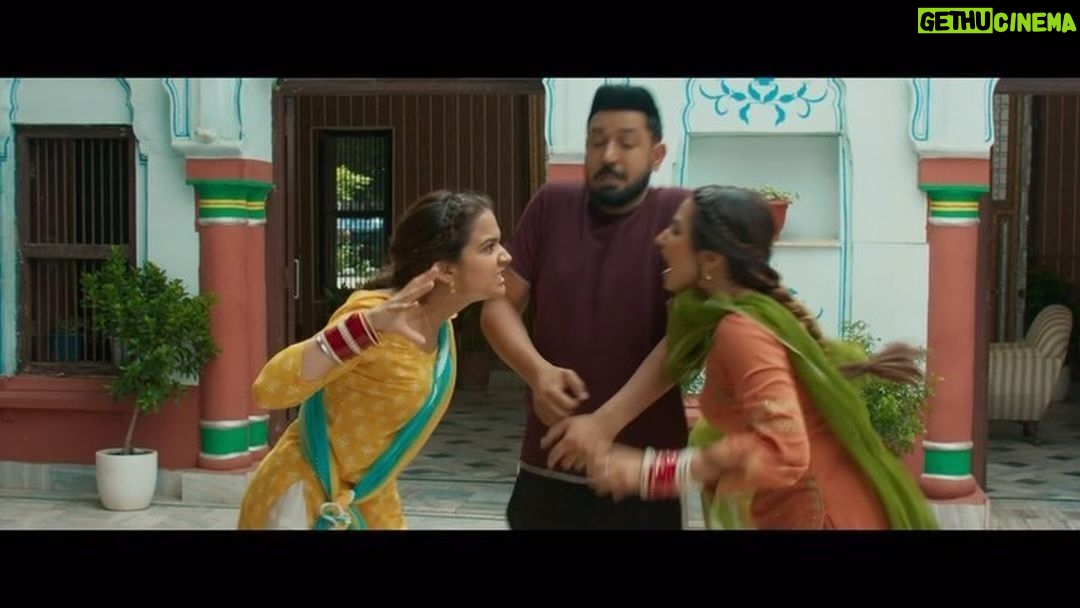Gippy Grewal Instagram - Jatt Nuu Chudail Takri Trailer Out Now 🔥 Dekho Te Daso Kiven Lageya Trailer 🤗 *JATT NUU CHUDAIL TAKRI 15th March 2024, In Theatres Near You…* @sargunmehta @gippygrewal @amberdeepsingh @roopigill_ @vikas.vashisht @jaani777 @arvindrkhaira @ravidubey2312 @dreamiyata @desimelodies @omjeegroupofficial @munishomjee @avvysra @navneetmiser @bnsharma_official @nirmalrishiofficial @ravindermand1 @deedargillofficial @iseemakaushal @amritamby @srmanjain @rohitdhimaneditor @impressivedesignstudio @chaupal_app @pitaara.tv @speedrecords @rocketgrowpromotionwale #jattnuuchudailtakri #gippygrewal
