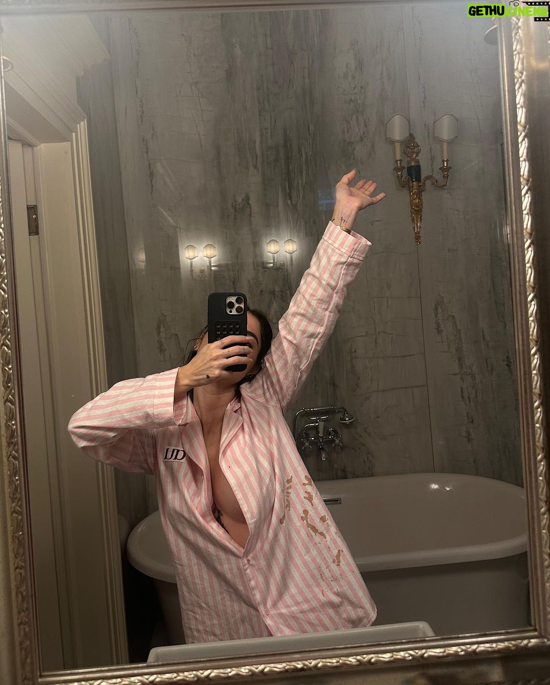 Giulia De Lellis Instagram - Hello it’s G🍷💌♥️✨