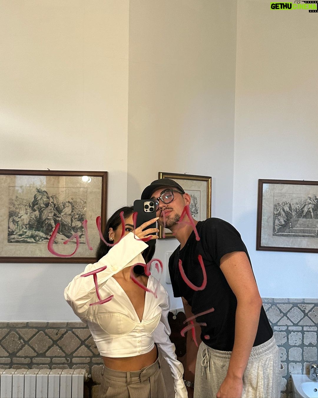 Giulia De Lellis Instagram - Questa sera alle 21.30 ultima puntata di #AmoreAllaProva #Canale31 @realtimetvit Che viaggio incredibile è stato tutto questo …..♥️♥️