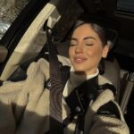 Giulia De Lellis Instagram - Momento verità: sono a Milano in ufficio, ma vorrei tanto essere lì🤍 @gaelle_paris /ad