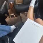 Giulia De Lellis Instagram – Le ultime dal mio rullino 🗞️

– sveglia presto ogni mattina. Io felice, Ninni meno 
– mai senza @audreraudrer + 🧃 di melograno: pulite dentro e belle fuori. 
– Mutty presa benissimo 
– posso dire? Nel mio programma programma detox il cibo non è mancato 
– a mia mamma si
– ma di palestra ne era piena! 
– grazie Adriano (cane di Ninni) per questa foto ricordo meravigliosa 
– torno a casa che sto da Dio! 
La mia testa ed il mio corpo ne avevano bisogno 🤍🫶🏻🌸 Lucia Magnani Health Clinic
