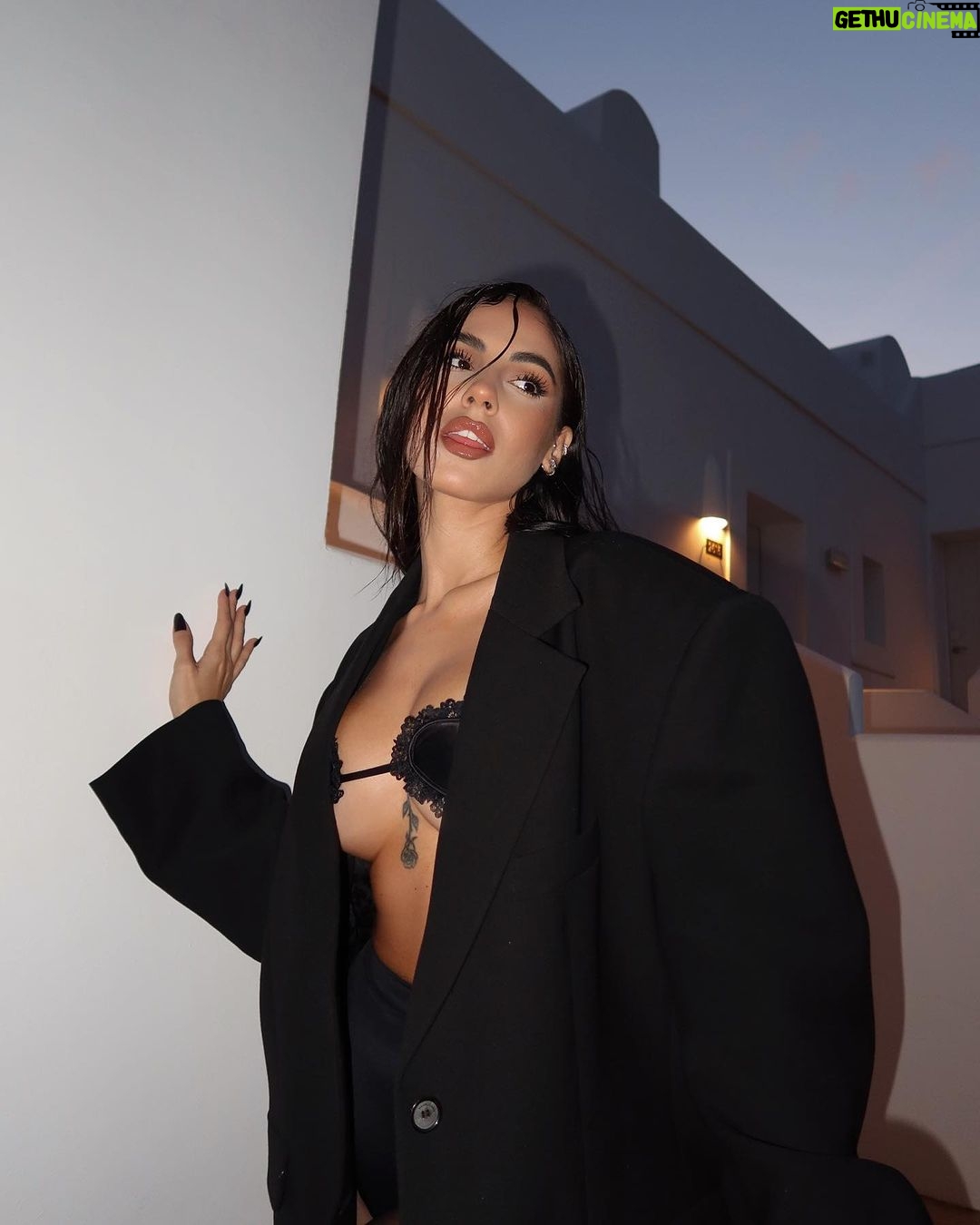 Giulia De Lellis Instagram - 20 yrs of @tezenisofficial 🖤🖤 #tezenis20 #ohmy20s /ad