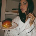Giulia De Lellis Instagram - a night in Paris with @rhode 🎀
