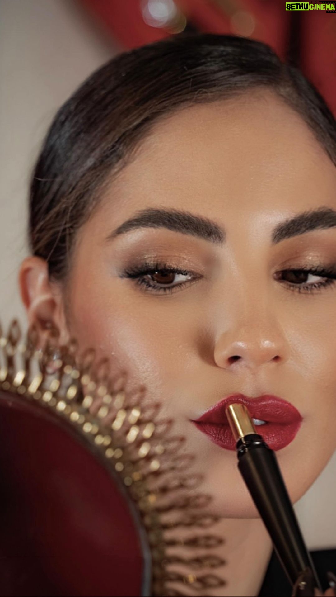 Giulia De Lellis Instagram - Throwback to our masterclass at @rinascente Milano! Fell in love with Rouge Stiletto, the latest unexpected lipstick from Christian Louboutin Beauty @louboutinbeauty π #ChristianLouboutin #LouboutinBeauty /ad