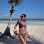 Giulia De Lellis Instagram - Januaryyyyy firsttttt 👙🌴🥥🫶🏻 @bikinilovers /ad