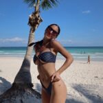 Giulia De Lellis Instagram - Januaryyyyy firsttttt 👙🌴🥥🫶🏻 @bikinilovers /ad