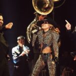 Gloria Trevi Instagram - Gracias a toditita la gente que hace realidad los sueños… crew, bailarines, staff en backstage, los fans !!! 💫 👗: @usamaishtayofficial @usamaishtay