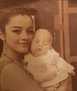 Gloria Trevi Instagram - Madre cuando nací tu eras mi universo, cuando me convertí en madre entendí que yo era tu infinito, feliz día a todas las madres del mundo y gracias a nuestros hijos donde quiera q estén, Porq nos enseñaron el amor más grande… y nos ayudaron a comprender un poco, el amor inmenso q nos tiene Dios ❤️❤️❤️