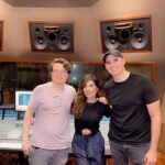 Gloria Trevi Instagram - La magia si existe y se llama música… este es uno de mis lugares felices, amo crear y lo que viene les va a encantar…@bladinieres @gilelguezabal #ellassoyyo