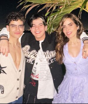Gloria Trevi Instagram - Madre cuando nací tu eras mi universo, cuando me convertí en madre entendí que yo era tu infinito, feliz día a todas las madres del mundo y gracias a nuestros hijos donde quiera q estén, Porq nos enseñaron el amor más grande… y nos ayudaron a comprender un poco, el amor inmenso q nos tiene Dios ❤️❤️❤️