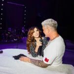 Gloria Trevi Instagram - En el sound check con @alejandrosanz y su equipo MARAVILLOSO 📸: @salvamuste